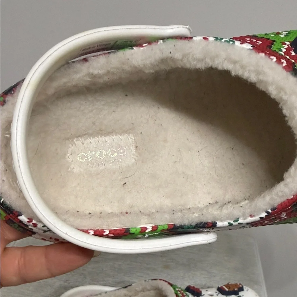 CROCS Kids' Classic Lined Holiday Christmas White and Green Slippers Size 4
